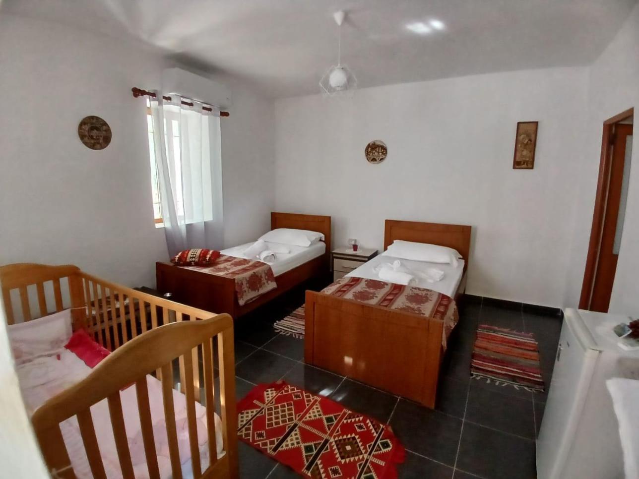 Guest House Noah&Kristel Berat Bagian luar foto