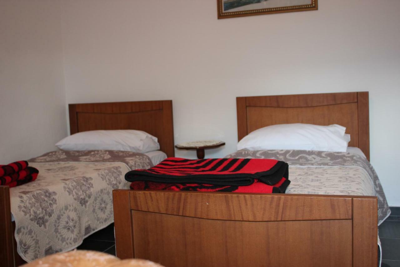 Guest House Noah&Kristel Berat Bagian luar foto