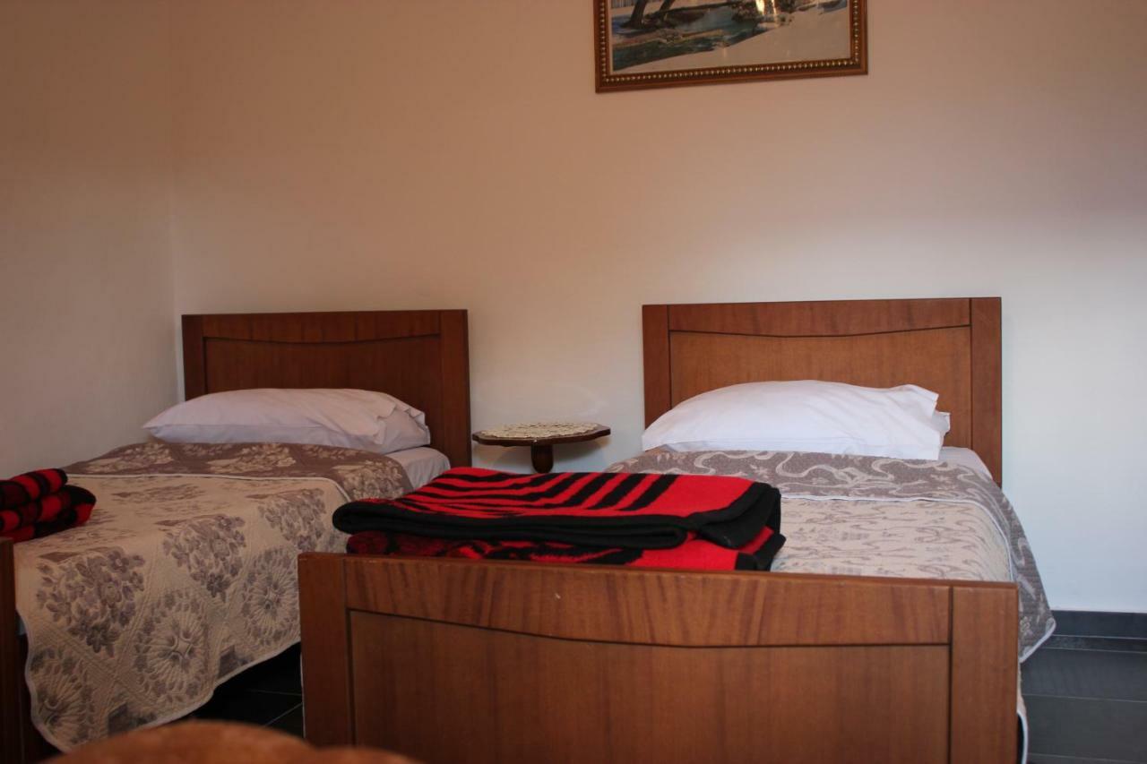 Guest House Noah&Kristel Berat Bagian luar foto