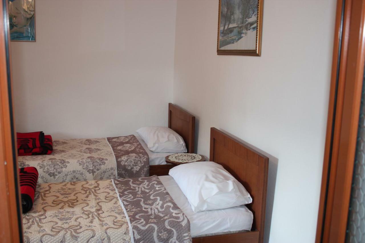 Guest House Noah&Kristel Berat Bagian luar foto